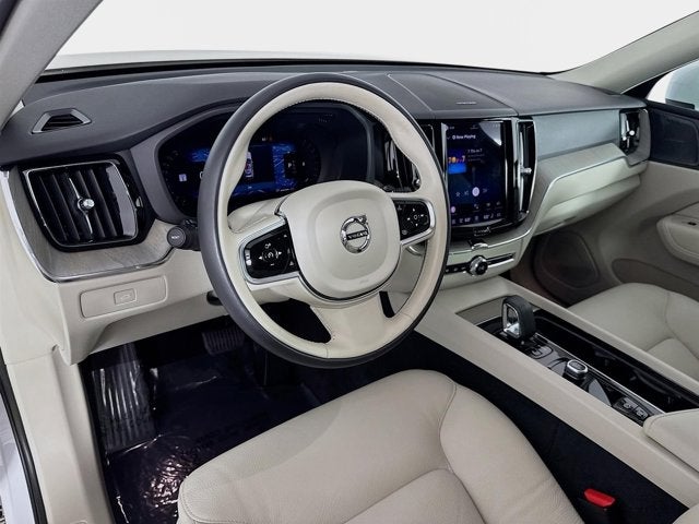 2023 Volvo XC60 Plus Bright Theme
