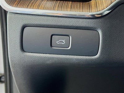 2023 Volvo XC60 Plus Dark Theme