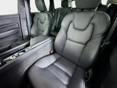 2023 Volvo XC60 Plus Dark Theme