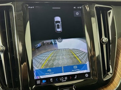 2023 Volvo XC60 Plus Dark Theme