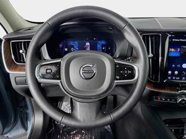 2023 Volvo XC60 Plus Dark Theme