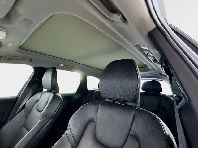 2023 Volvo XC60 Plus Dark Theme