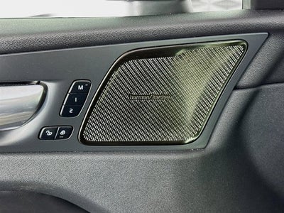 2023 Volvo XC60 Plus Dark Theme