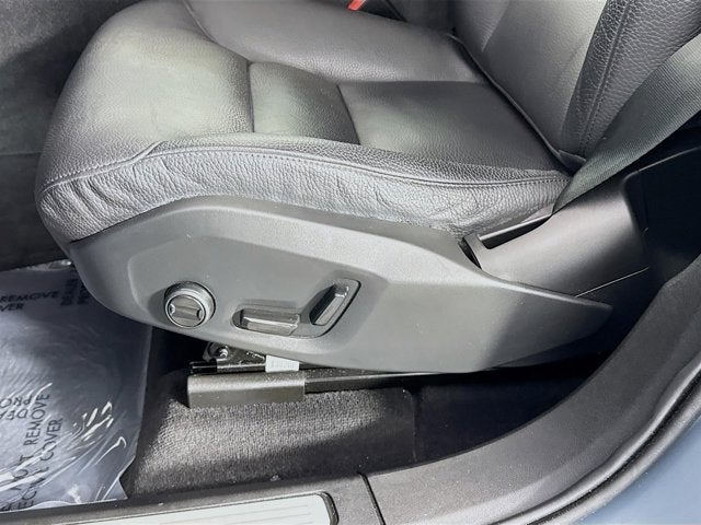 2023 Volvo XC60 Plus Dark Theme