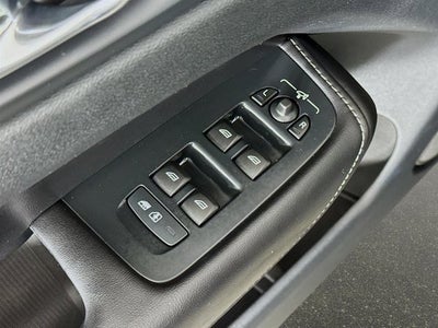 2023 Volvo XC60 Ultimate Dark Theme