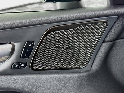 2023 Volvo XC60 Ultimate Dark Theme