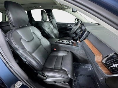 2023 Volvo XC60 Ultimate Dark Theme