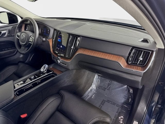 2023 Volvo XC60 Ultimate Dark Theme