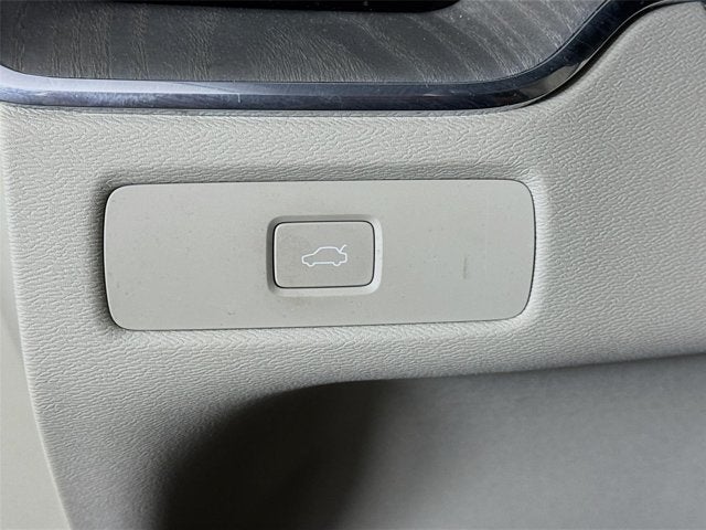 2023 Volvo XC60 Ultimate Bright Theme