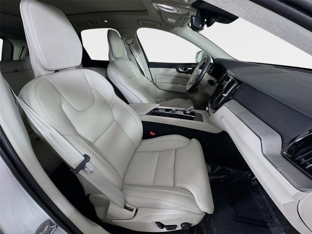 2023 Volvo XC60 Ultimate Bright Theme