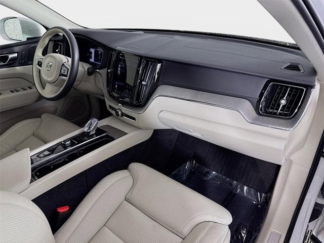 2023 Volvo XC60 Ultimate Bright Theme
