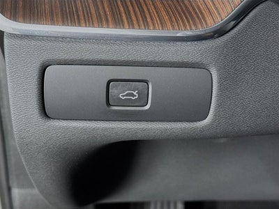 2023 Volvo XC60 Ultimate Bright Theme