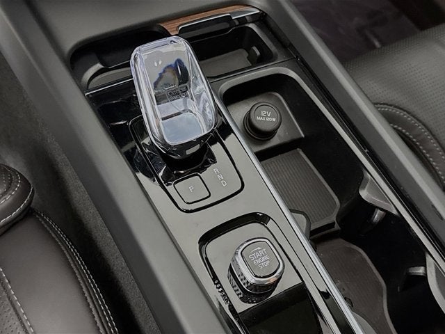 2023 Volvo XC60 Ultimate Bright Theme