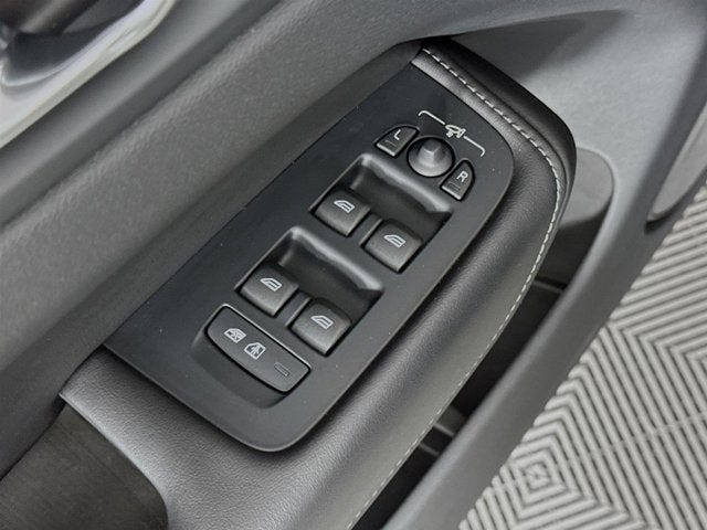 2023 Volvo XC60 Ultimate Bright Theme
