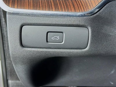 2023 Volvo XC60 Plus Bright Theme