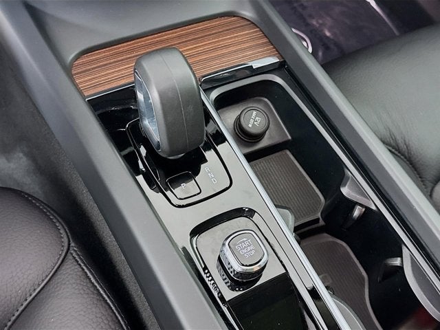 2023 Volvo XC60 Plus Bright Theme