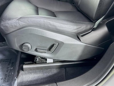 2023 Volvo XC60 Plus Bright Theme