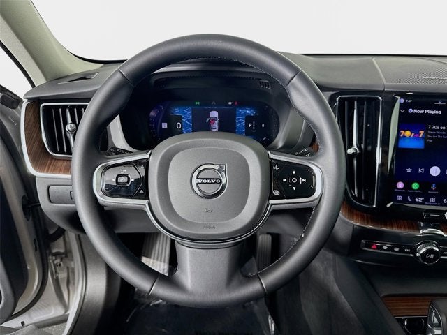 2023 Volvo XC60 Plus Bright Theme
