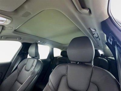 2023 Volvo XC60 Plus Bright Theme