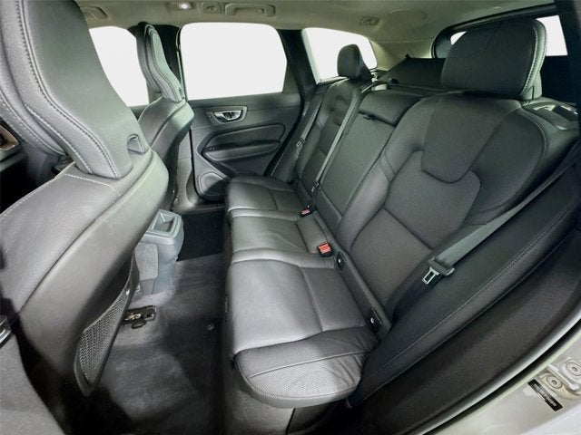 2023 Volvo XC60 Plus Bright Theme