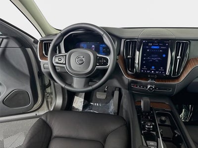 2023 Volvo XC60 Plus Bright Theme