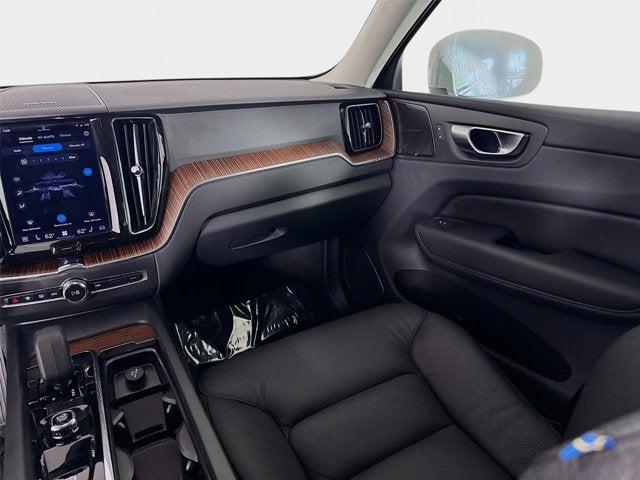 2023 Volvo XC60 Plus Bright Theme