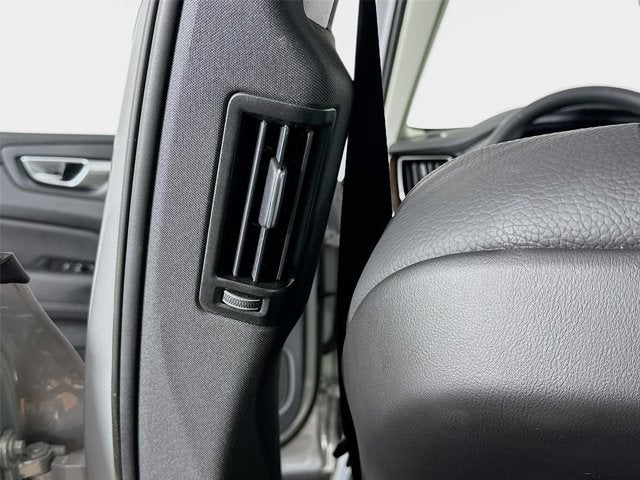 2023 Volvo XC60 Plus Bright Theme