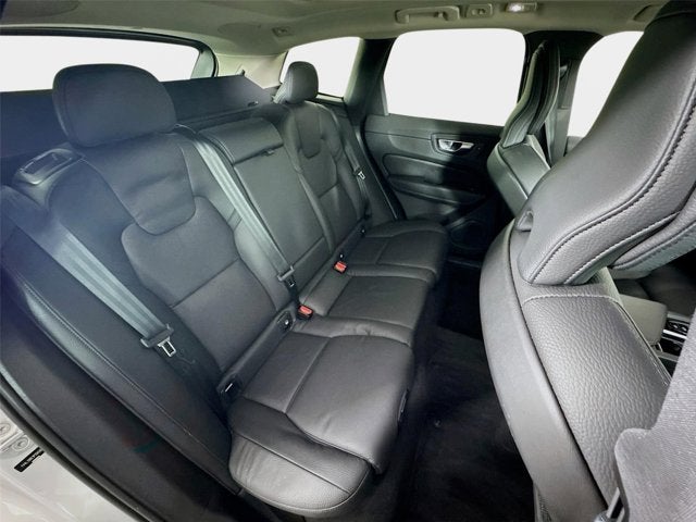 2023 Volvo XC60 Plus Bright Theme