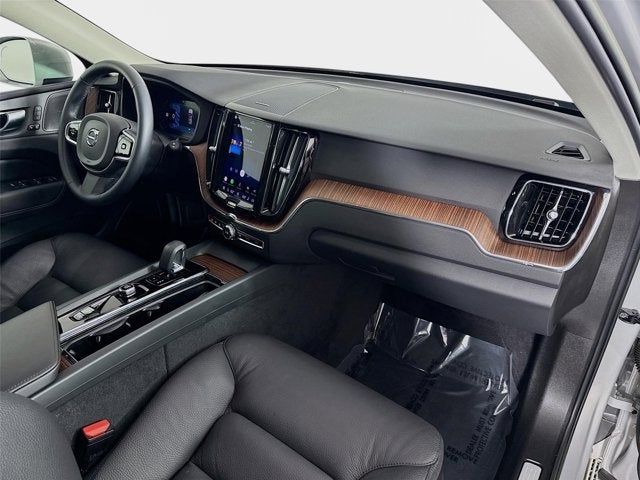 2023 Volvo XC60 Plus Bright Theme