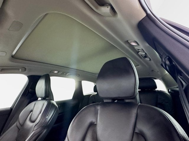 2023 Volvo XC60 Ultimate Bright Theme