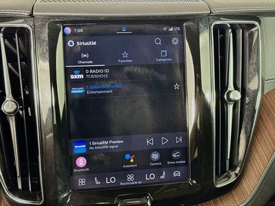 2023 Volvo XC60 Ultimate Bright Theme