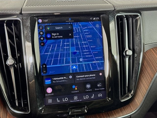 2023 Volvo XC60 Ultimate Bright Theme