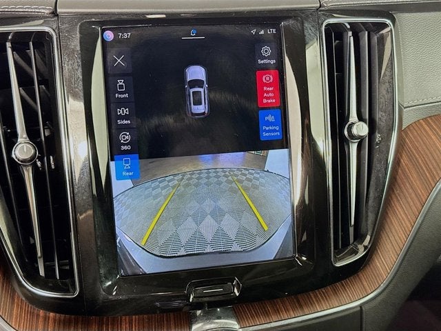 2023 Volvo XC60 Ultimate Bright Theme