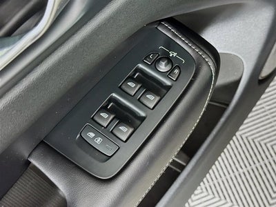 2023 Volvo XC60 Ultimate Bright Theme