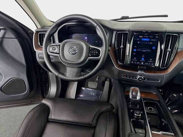 2023 Volvo XC60 Ultimate Bright Theme