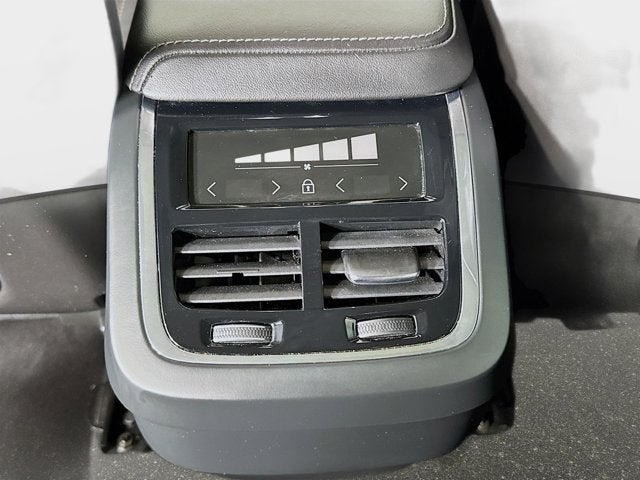 2023 Volvo XC60 Ultimate Bright Theme