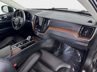 2023 Volvo XC60 Ultimate Bright Theme