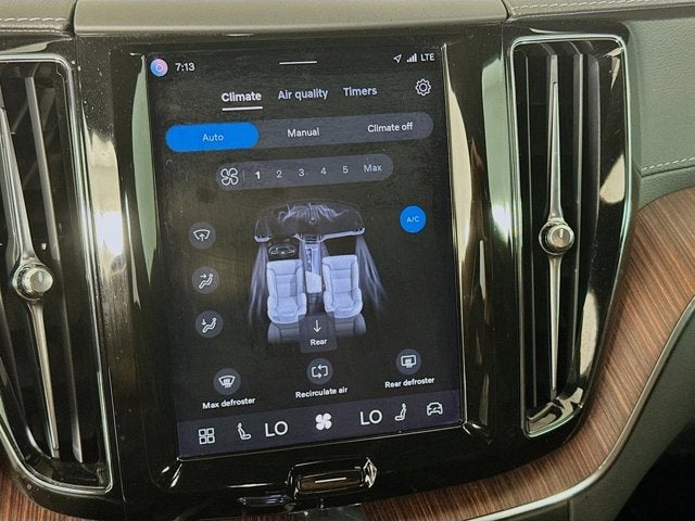 2023 Volvo XC60 Ultimate Bright Theme