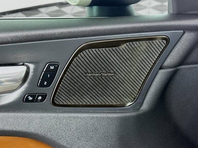 2023 Volvo XC60 Ultimate Bright Theme