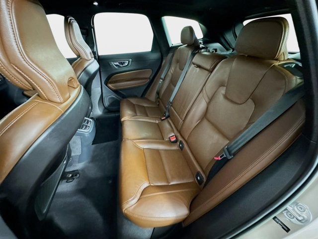 2023 Volvo XC60 Ultimate Bright Theme