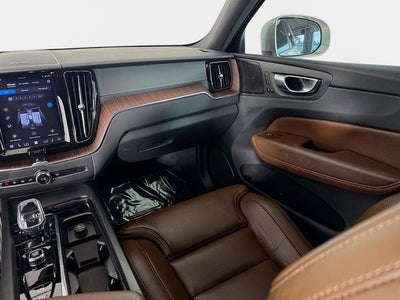 2023 Volvo XC60 Ultimate Bright Theme