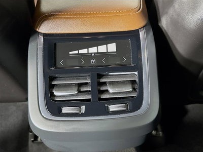 2023 Volvo XC60 Ultimate Bright Theme