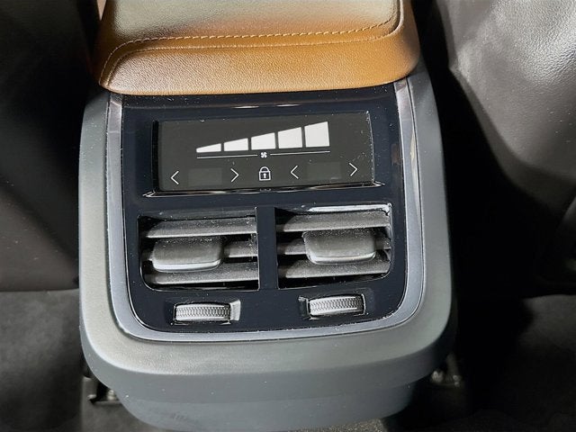 2023 Volvo XC60 Ultimate Bright Theme