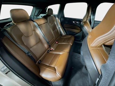 2023 Volvo XC60 Ultimate Bright Theme