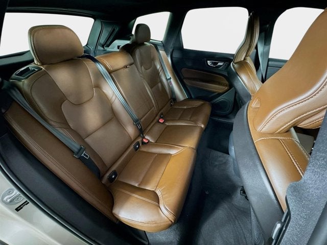 2023 Volvo XC60 Ultimate Bright Theme