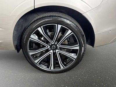 2023 Volvo XC60 Ultimate Bright Theme