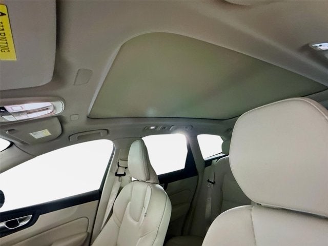 2024 Volvo XC60 Core Dark Theme