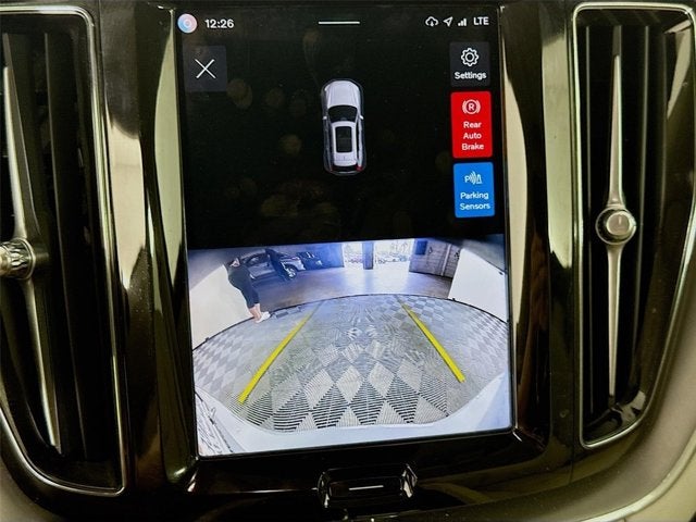 2024 Volvo XC60 Core Dark Theme