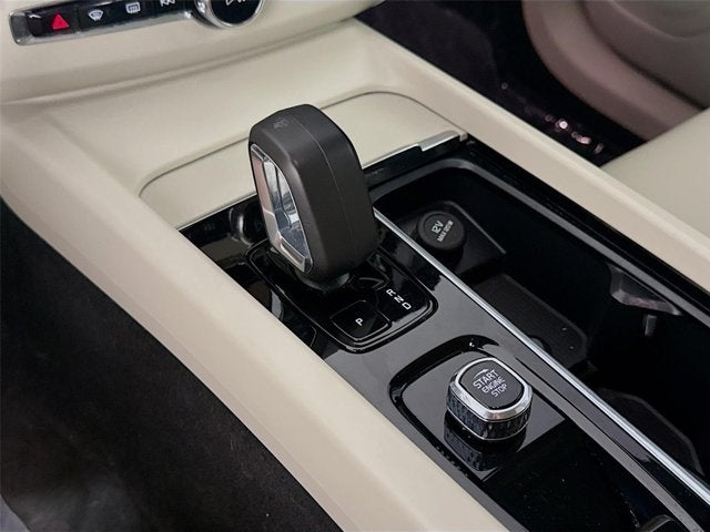 2024 Volvo XC60 Core Dark Theme