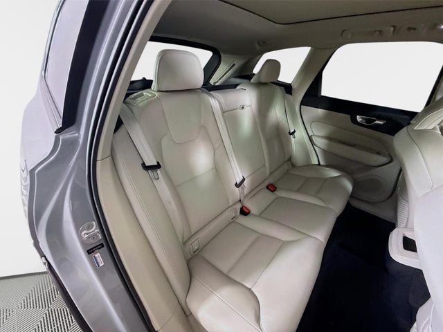 2024 Volvo XC60 Core Dark Theme